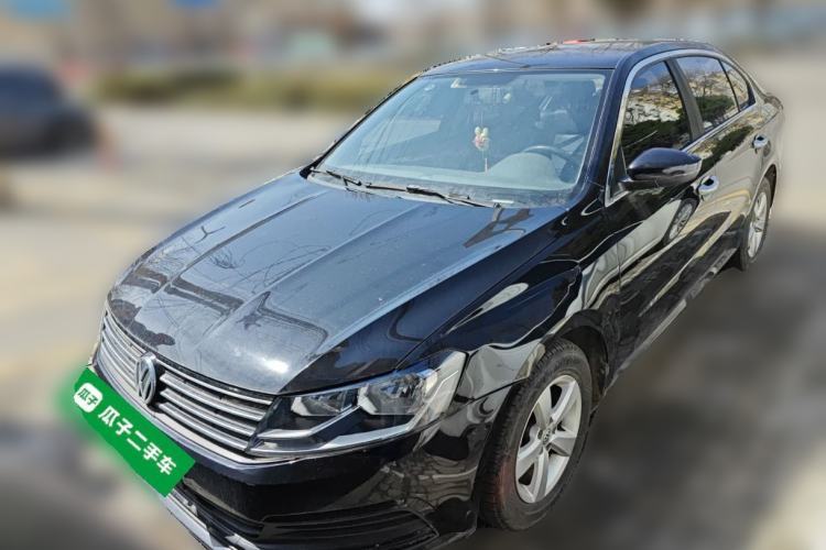 Used Volkswagen Lavida 2015 1.6L Manual Fashion Edition