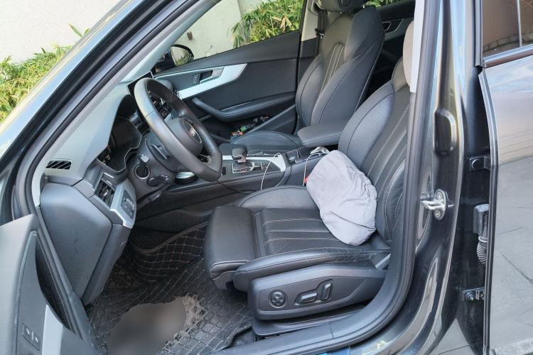 Used Audi A4L 2022 40 TFSI Luxury Dynamic Model
