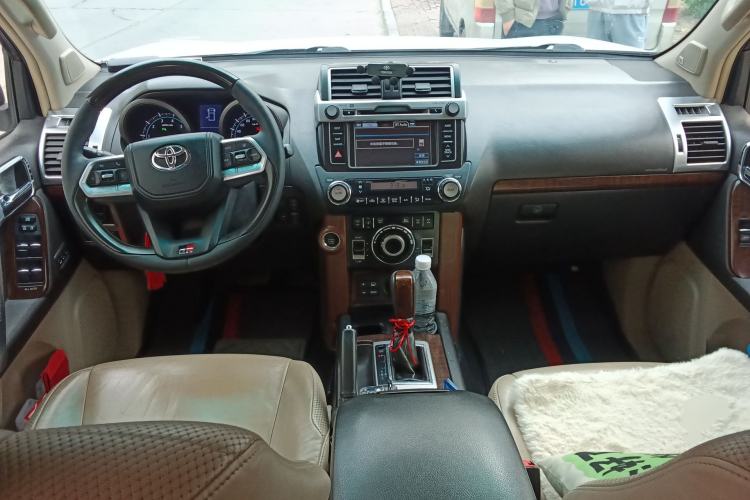 Used Toyota Prado 2010 4.0L Automatic VX NAVI Center Console