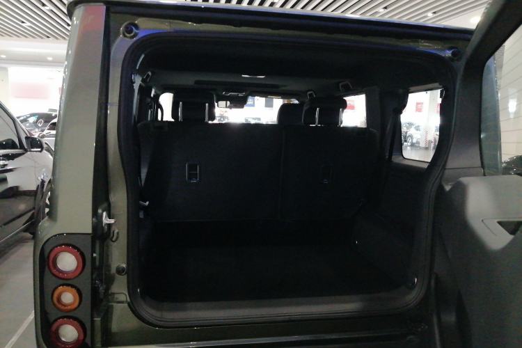 Used 212 T01 2024 2.0T Explorer
