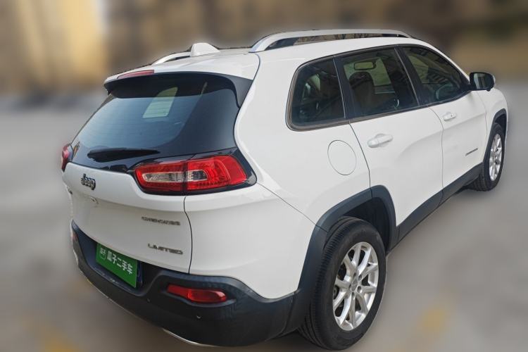 Used Jeep Cherokee 2017 2.0L Superior Edition