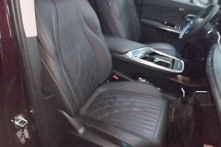 Used SAIC MAXUS G90 2022 2.0T Xingyun Seven-Seater Version Right Front Seat