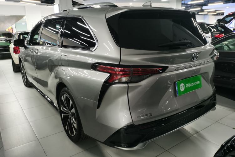 Used Toyota Granvia 2022 2.5L Hybrid Premium Edition
