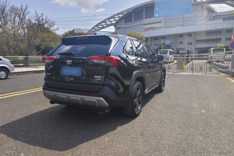 Used Toyota RAV4 2022 2.0L CVT 4x4 Fashion Edition
