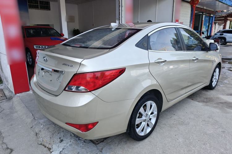 Used Hyundai Verna (older generation) 2014 1.4L Automatic Leading-Edge GLX Rear Right 45 Deg