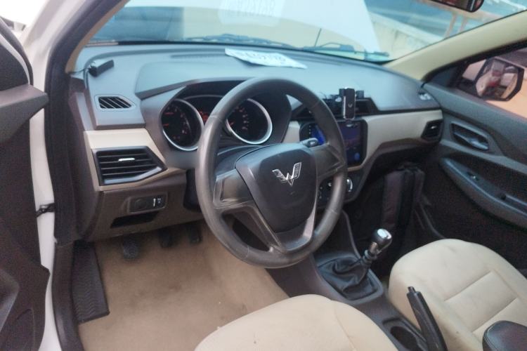 Used Wuling Hongguang 2019 1.5L S Standard Version China VI LAR
