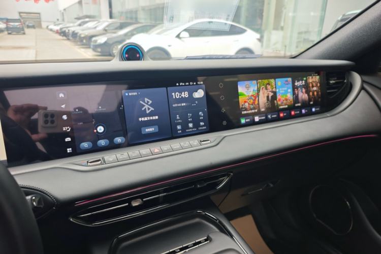 Used VOYAH FREE 2025 318 259 km All-Wheel-Drive Exploration Edition