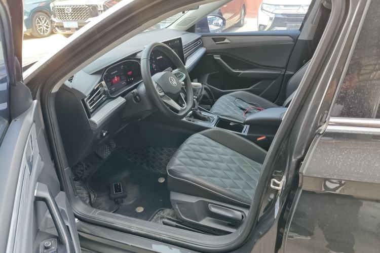 Used Volkswagen Sagitar 2023 300TSI DSG Excellence Edition Driver Seat