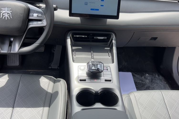 Used BYD Qin PLUS 2025 DM-i Smart Drive 55KM Leading Model Gear Lever