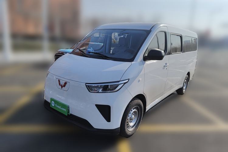 Used Wuling Yangguang 2024 300KM Comfort Version Passenger Van 75kW