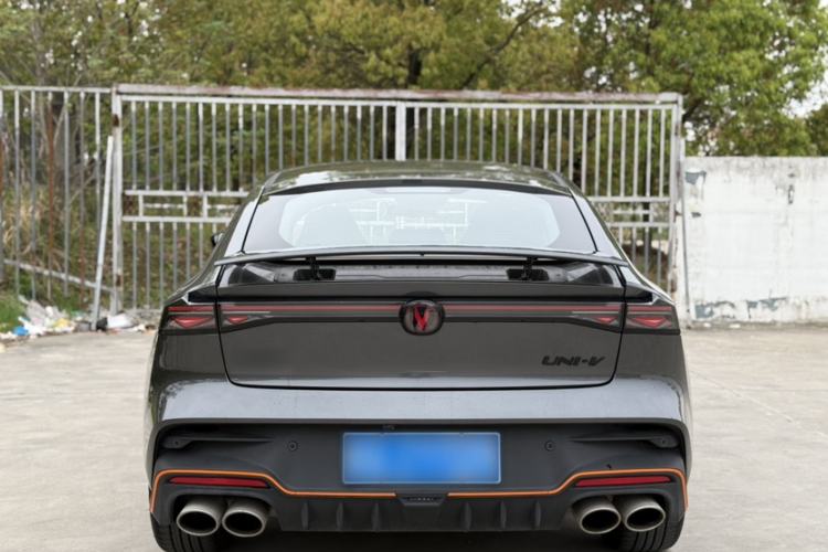 Used CHANGAN UNI-V 2025 Model Third-Generation 2.0T Dynamic Edition Exterior 4