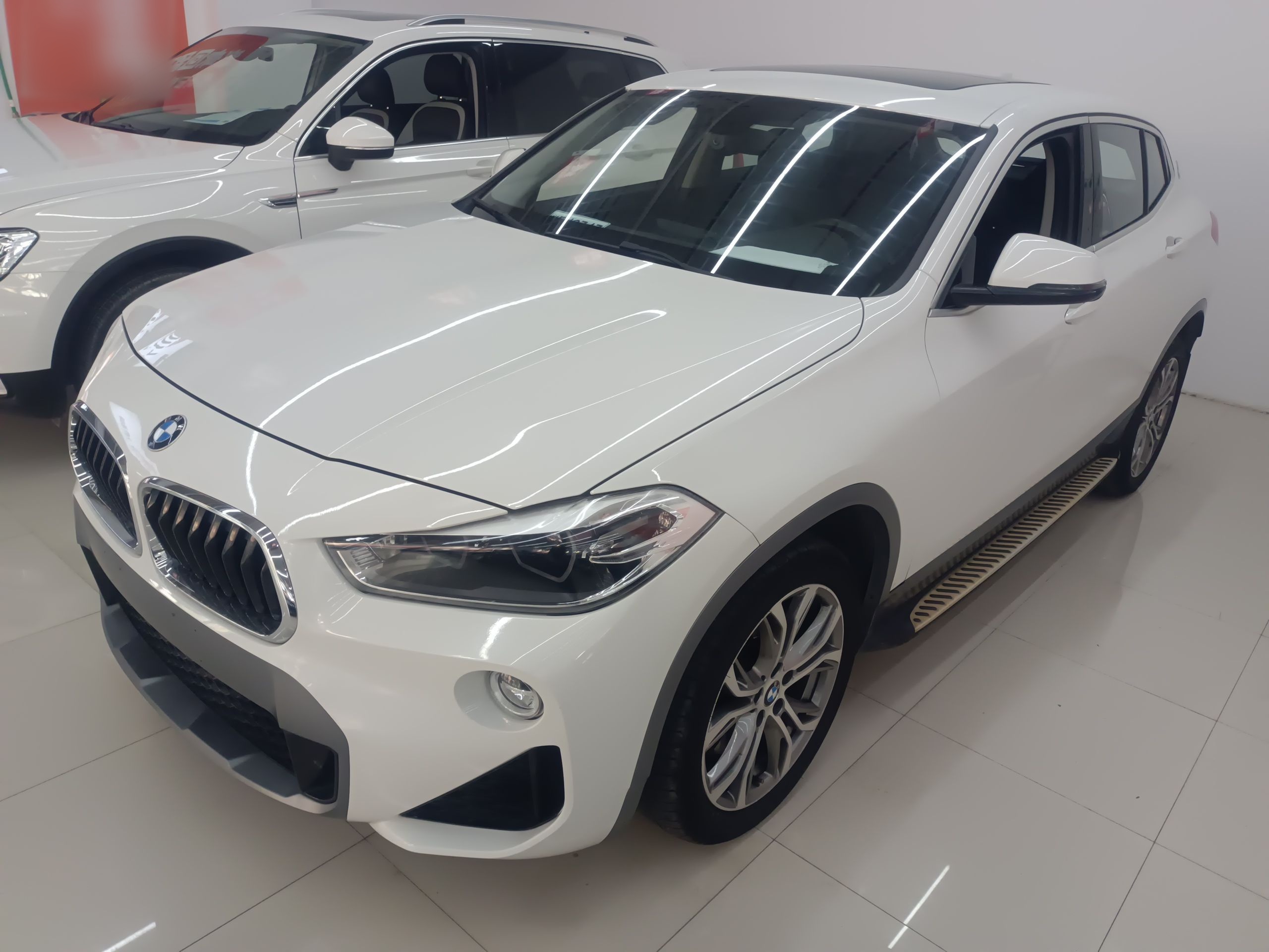 Под передней частью автомобиля