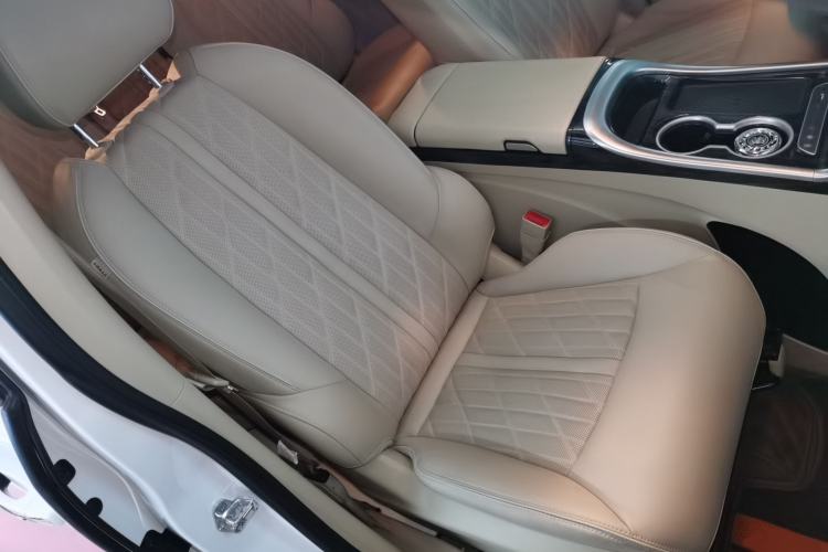 Used Buick GL8 2023 Land Executive Class Deluxe Model
