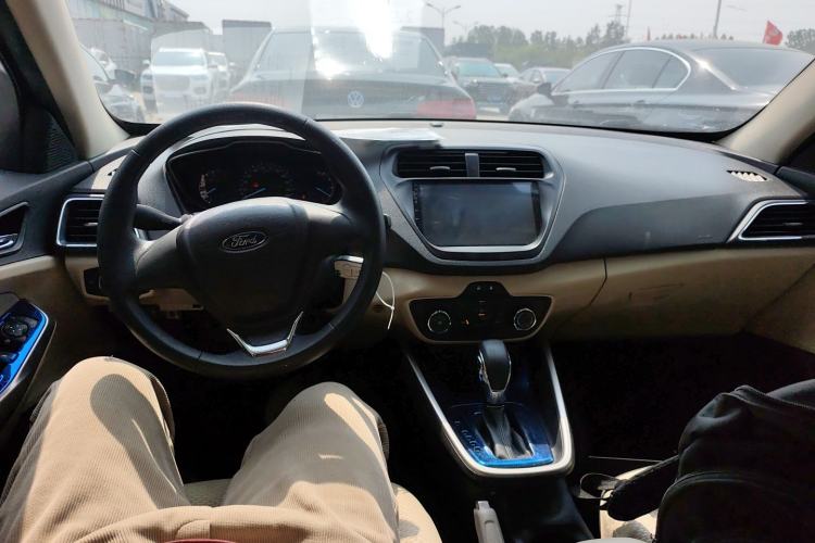 Used Ford Escort 2017 Revised Version 1.5L Automatic Comfort Edition Center Console