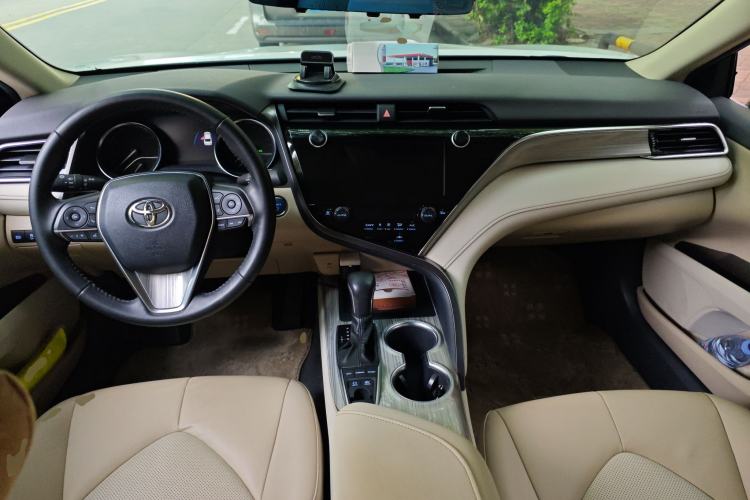 Used Toyota Camry 2019 Dual-Engine 2.5 HG Luxury Edition China VI Standard Center Console