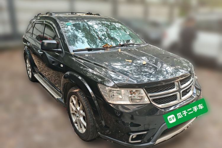 Used Dodge Journey 2013 2.4L Two-Wheel Drive Luxury Version Front Right 45 Deg