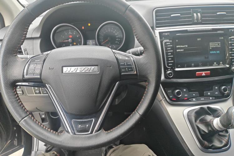Used Haval M6 2018 1.5T Manual Two-Wheel Drive Elite Model Center Console