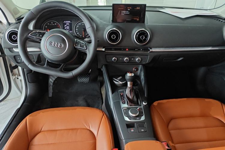 Used Audi A3 2016 Limousine 35 TFSI Prestige Edition Center Console