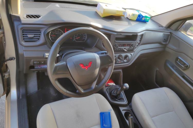 Used Wuling Hongguang V 2021 1.5L Jingqu Edition Enclosed-Window Vehicle LAR Interior 2