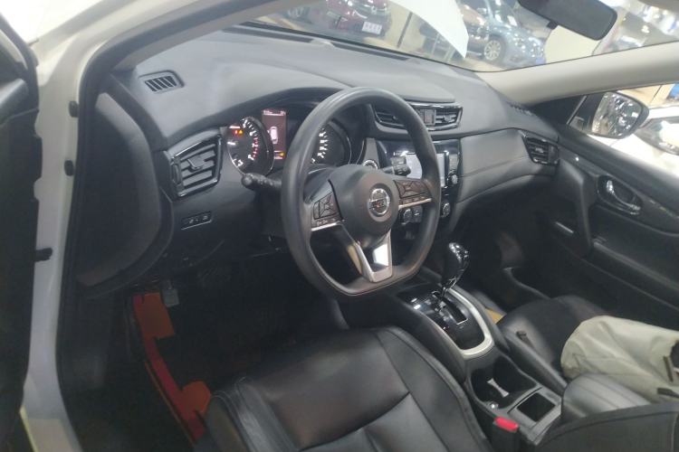 Used Nissan X-Trail 2017 2.0L CVT Comfort Edition 2WD Center Console