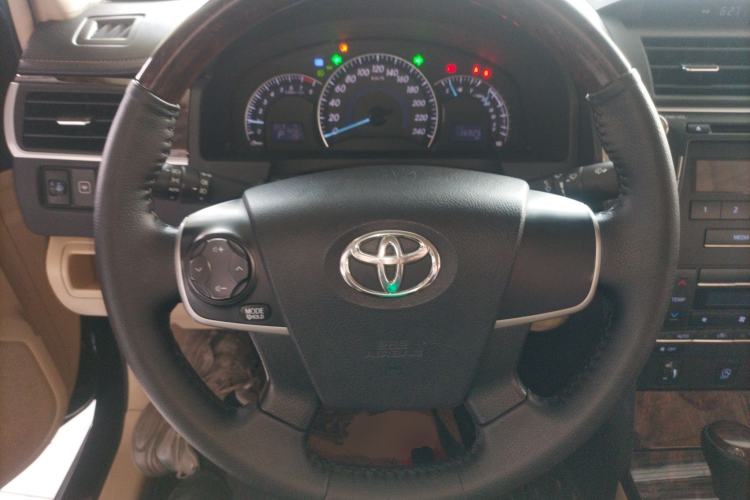 Used Toyota Camry 2016 2.0G 10th Anniversary Leading Edition
