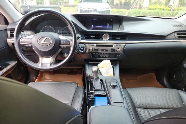 Used Lexus ES 2015 300h Comfort Edition