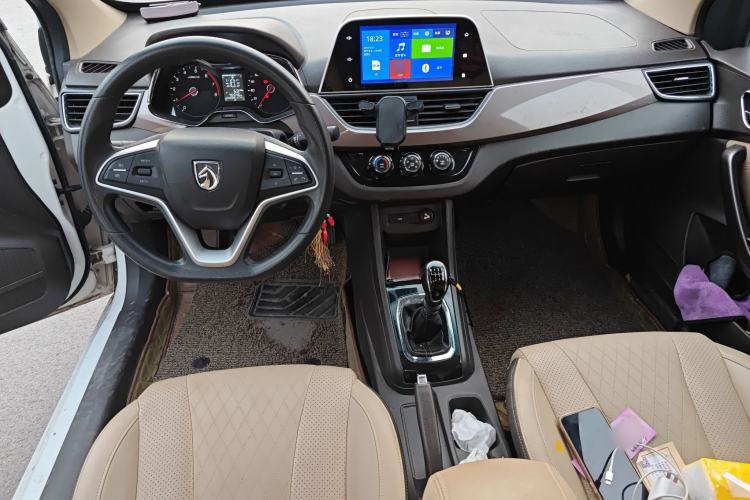 Used Baojun 310W 2017 1.5L Manual Fashion Model China V