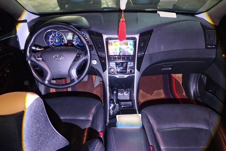 Used Hyundai Sonata 2013 2.0L Automatic Luxury Edition Center Console