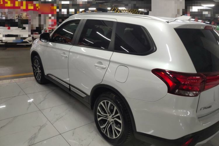 Used Mitsubishi Outlander 2017 2.0L Two-Wheel Drive Glory Edition 5 Seats