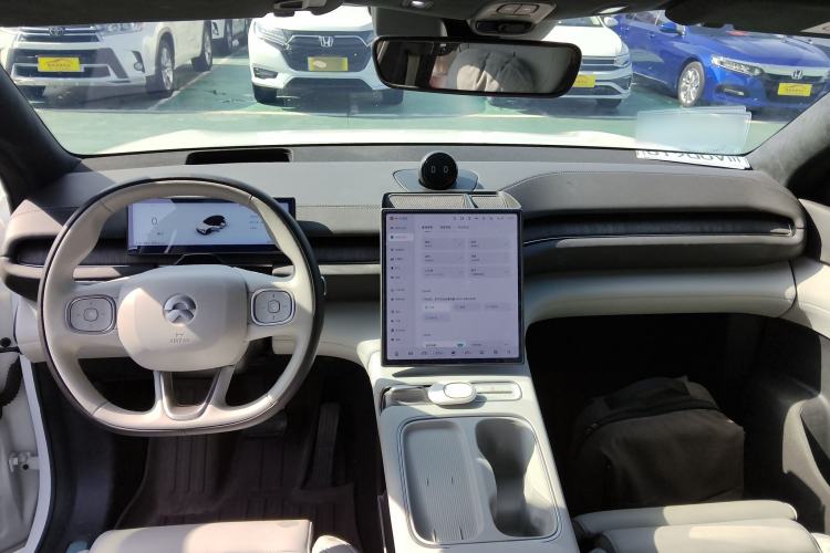 Used Nio ES6 2024 75 kWh Center Console