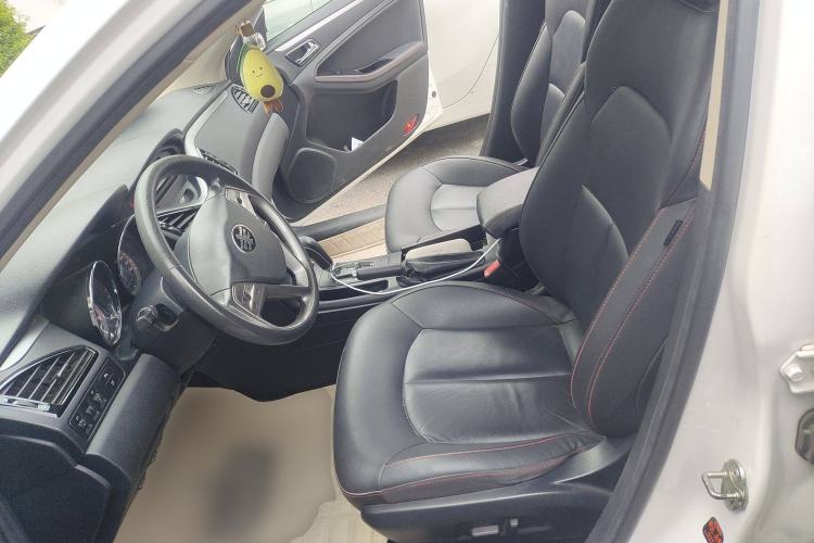 Used Bestune B70 2014 2.0L automatic luxury version Left Front Seat