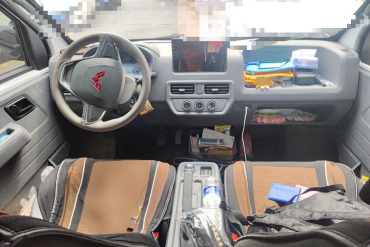 Used Wuling Yangguang 2024 300KM Comfort Version Passenger Van 75kW