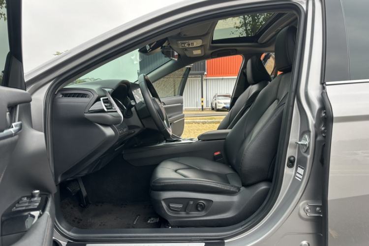 Used Toyota Camry 2021 2.0G Luxury Edition
