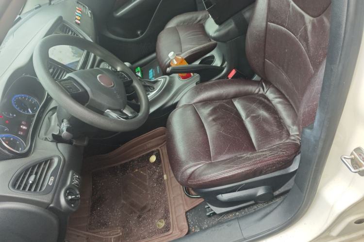 Used Fiat Viaggio 2015 1.4T Automatic Enjoyment Edition Left Front Seat