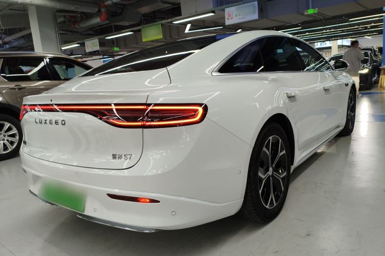 Used Hima Luxeed S7 2025 855 km Max Rear Right 45 Deg