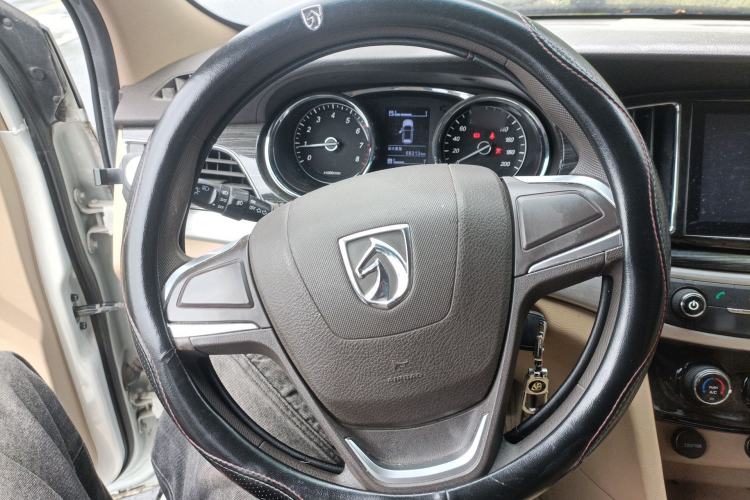 Used Baojun 730 2016 1.5L Manual Comfort Version 7 Seats China V Emission Standard Steering Wheel