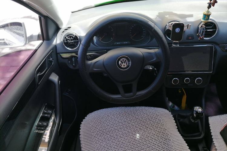 Used Volkswagen Jetta 2017 1.5L Manual Fashion Edition Steering Wheel