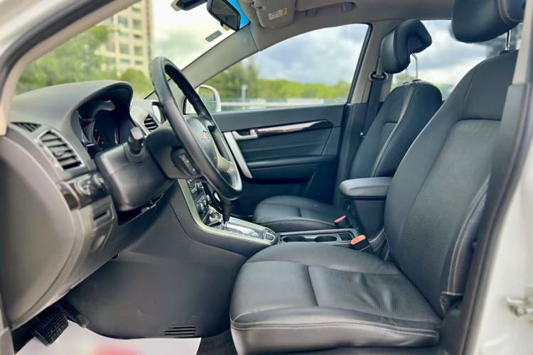 Used Chevrolet Captiva 2015 2.4L 4x4 Flagship Edition 7-Seater
