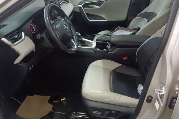 Used Toyota Wildlander 2022 2.0L CVT Two-Wheel Drive Luxury PLUS Edition Left Front Seat