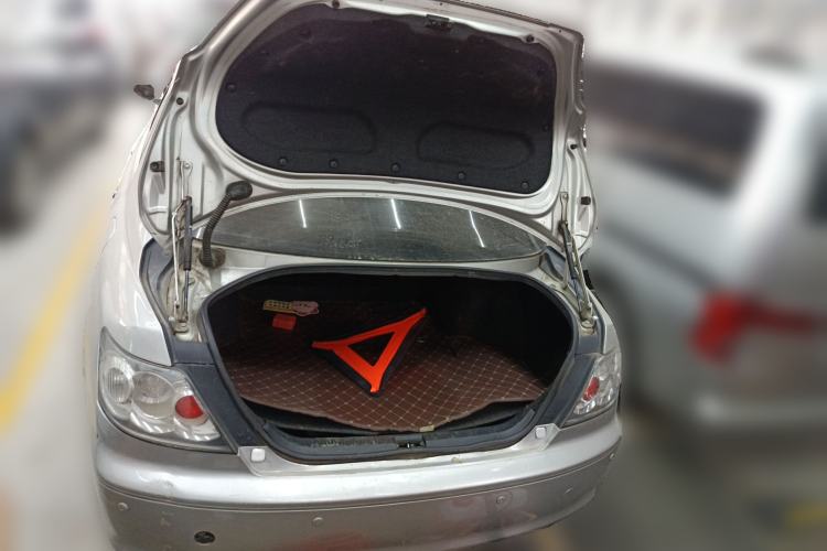 Used Toyota Reiz 2006 2.5S Special Edition Trunk