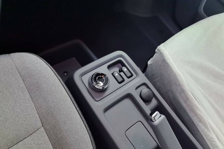 Used Wuling Yangguang 2024 300KM Comfort Version Passenger Van 75kW