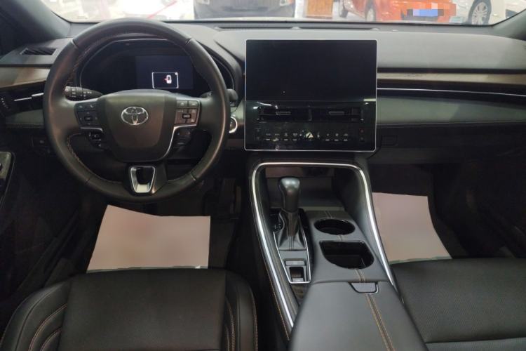 Used Toyota Avalon 2024 Dual-Motor 2.0L Premium Edition Center Console