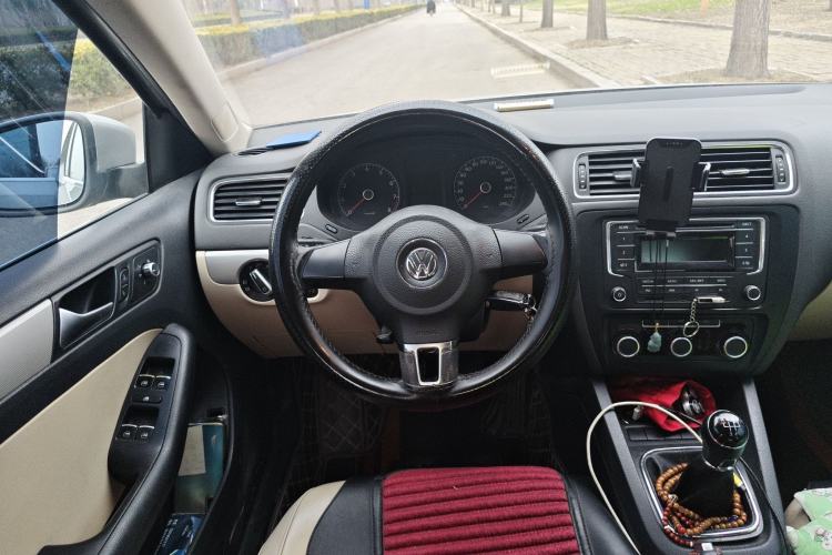 Used Volkswagen Sagitar 2014 1.6L Manual Comfort Model Steering Wheel