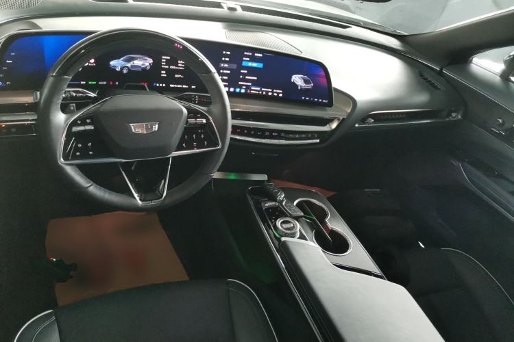 Used Cadillac LYRIQ 2022 Four-Wheel-Drive High-Performance Deluxe Edition Center Console