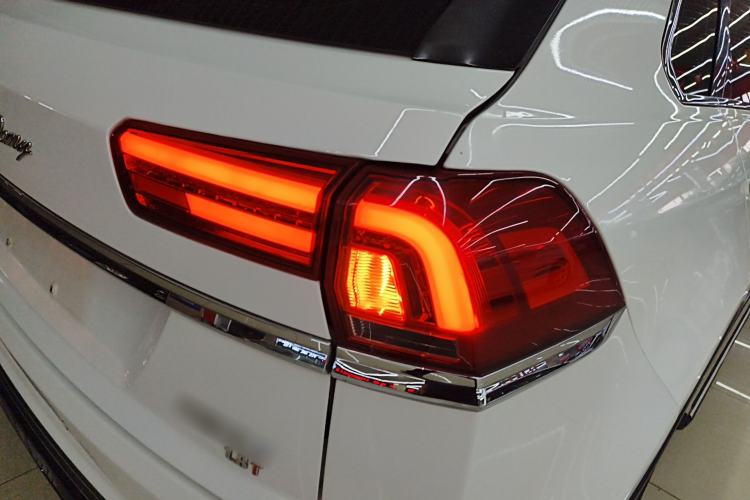 Used Zotye Domy X7 2017 1.8T Manual Luxury Model
