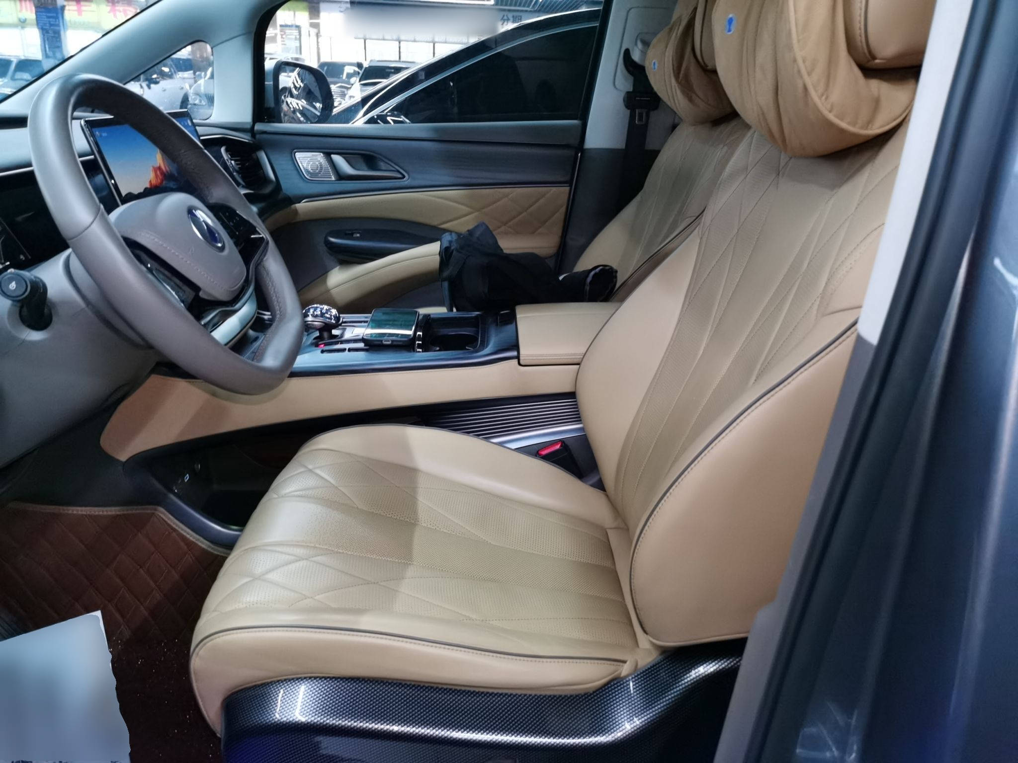 Переднее сиденье в автомобиле