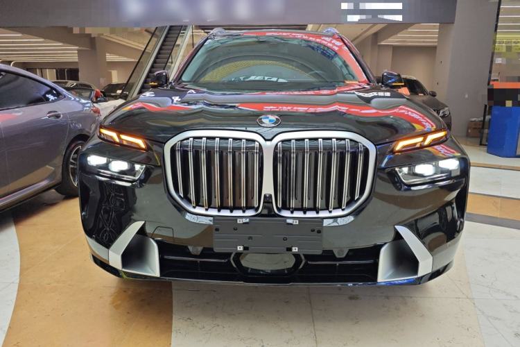 Used BMW X7 2023 xDrive40i Luxury Package with Leading Features