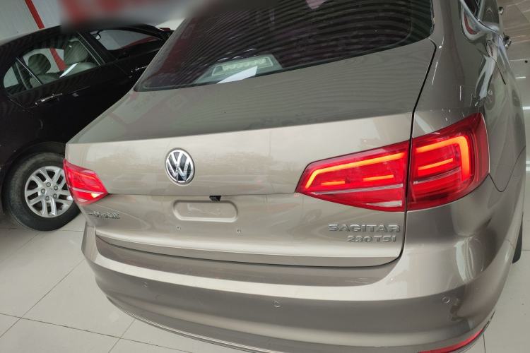 Used Volkswagen Sagitar 2017 230TSI Automatic Comfort Version