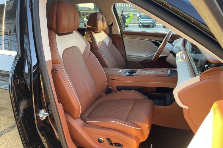 Used VOYAH FREE 2023 Four-Wheel Drive Extended-Range Model with Ultra-Long Range