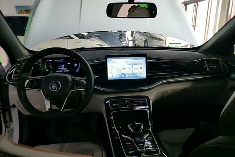Used BYD Qin PLUS 2023 Champion Edition DM-i 120KM Leading Model Center Console